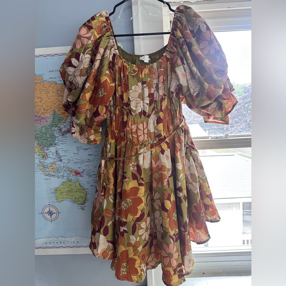 Floral Puff Sleeve Mini Dress never worn-L